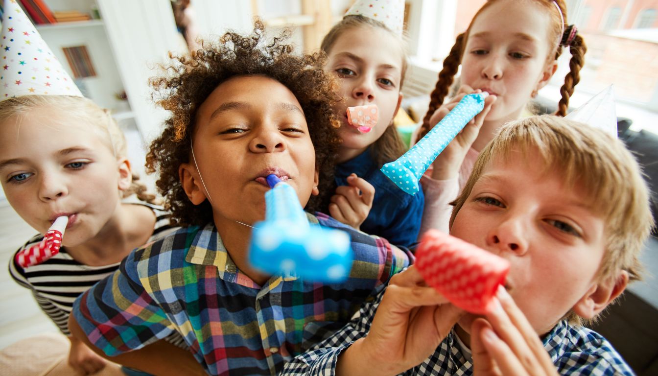 Geschenkideen für Kinder nach Alter: Die schönsten Spielzeuge für Babys und Kinder von 0 bis 8 Jahren