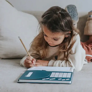 Svítící tablet na kreslení tužkou - 30 šablon - zvířata