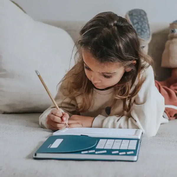 Svítící tablet na kreslení tužkou - 30 šablon - zvířata