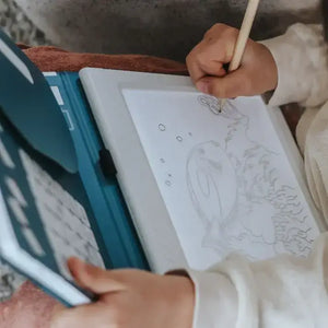 Svítící tablet na kreslení tužkou - 30 šablon - zvířata