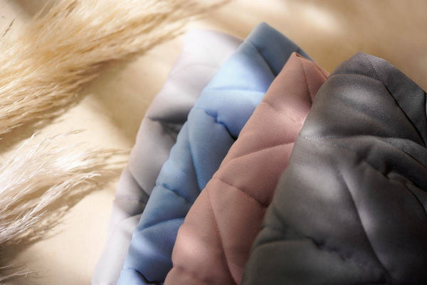 Dětské lehátko BLISS COTTON Petal Quilt – Světle šedé + hračka Googly Eyes Pastels