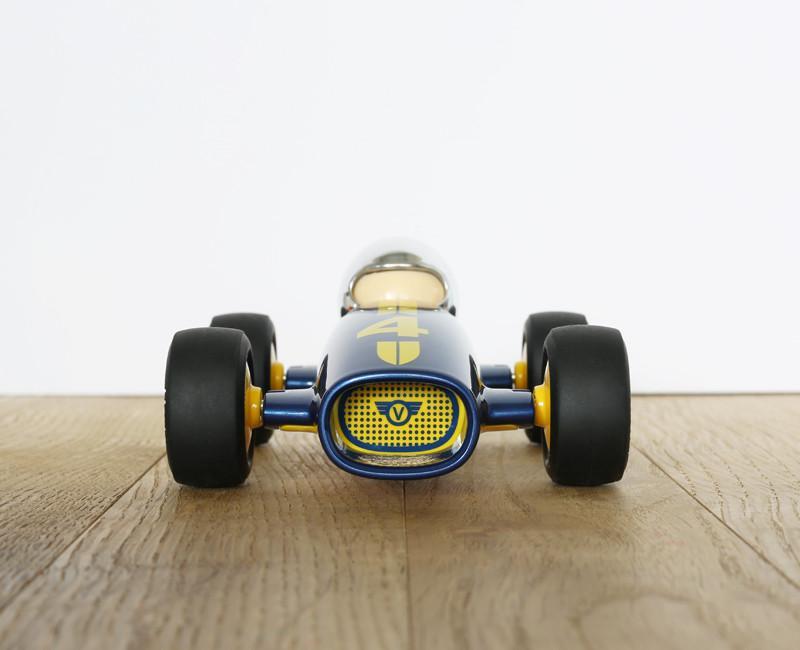 Závodní auto F1 Malibu – Lucas