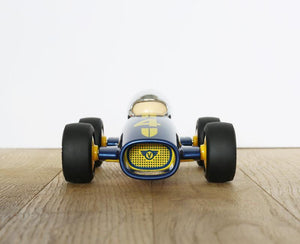 Závodní auto F1 Malibu – Lucas