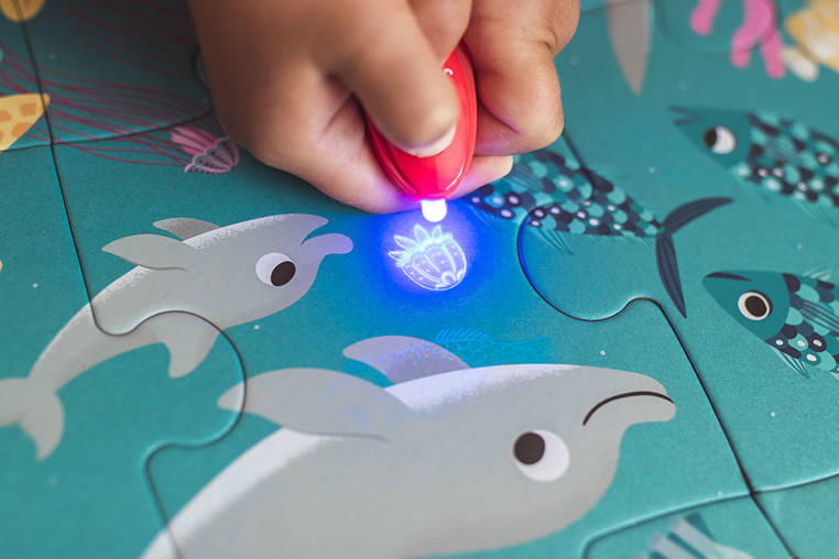 Leuchtendes Puzzle mit Mini-UV-Lampe – Ozean 24 Teile 3+ - Tublu.de