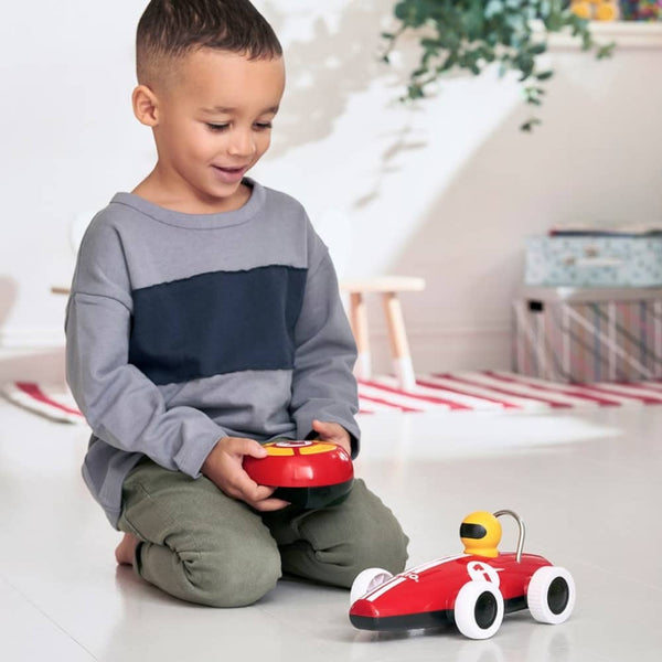 Dálkově ovládané auto – závodní auto