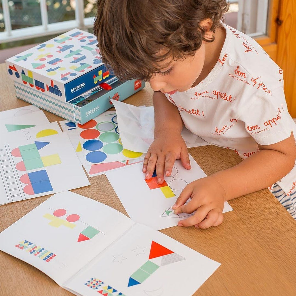 Set mit geometrischen Aufklebern – Fahrzeuge - Tublu.de