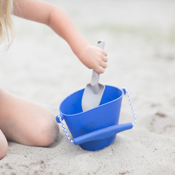 Sandspielzeugset mit Sieb – Hellblau - Tublu.de