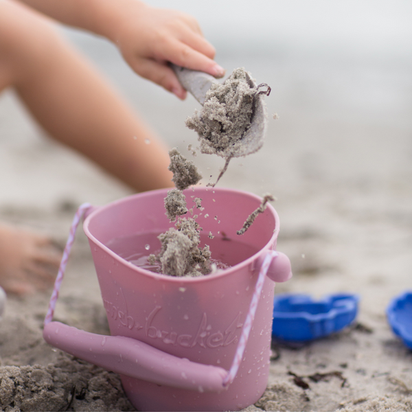 Zusammenklappbarer Eimer für Wasser und Sand – Puderrosa - Tublu.de