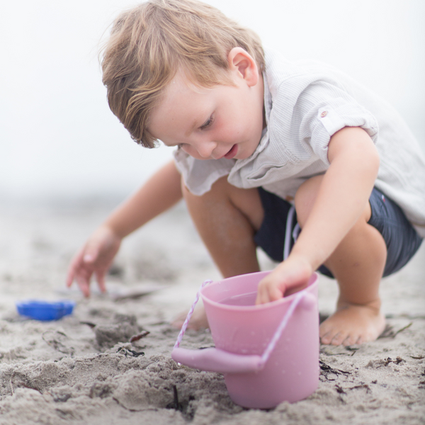 Zusammenklappbarer Eimer für Wasser und Sand – Puderrosa - Tublu.de