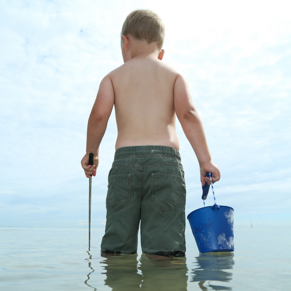 Zusammenklappbarer Eimer für Wasser und Sand – Marineblau - Tublu.de