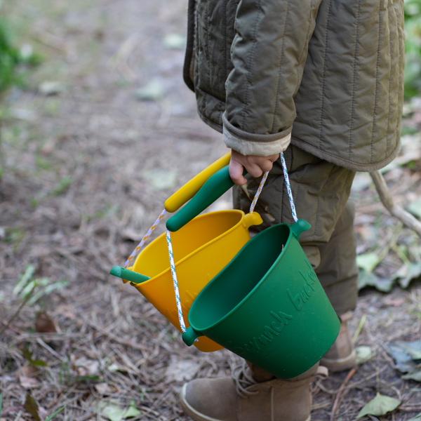 Zusammenklappbarer Eimer für Wasser und Sand – Senf - Tublu.de