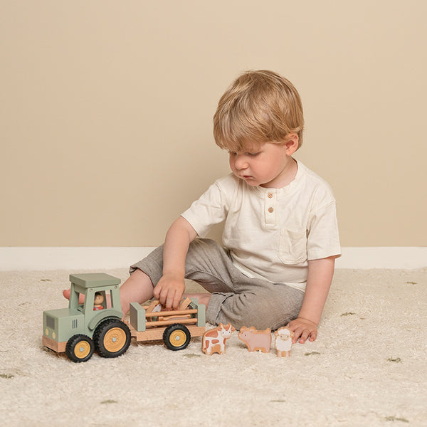Dřevěný traktor s přívěsem a figurkami – Herní sada Little Farm