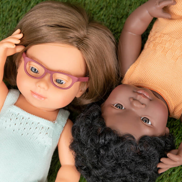Panenka holčička Colourful Edition Doll – Evropanka s brýlemi 38 cm