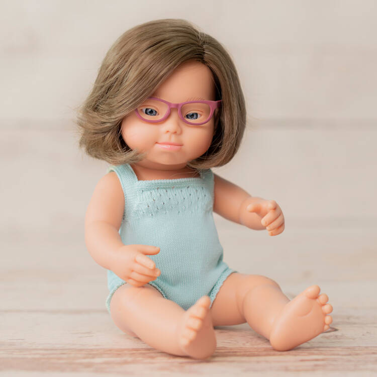 Panenka holčička Colourful Edition Doll – Evropanka s brýlemi 38 cm
