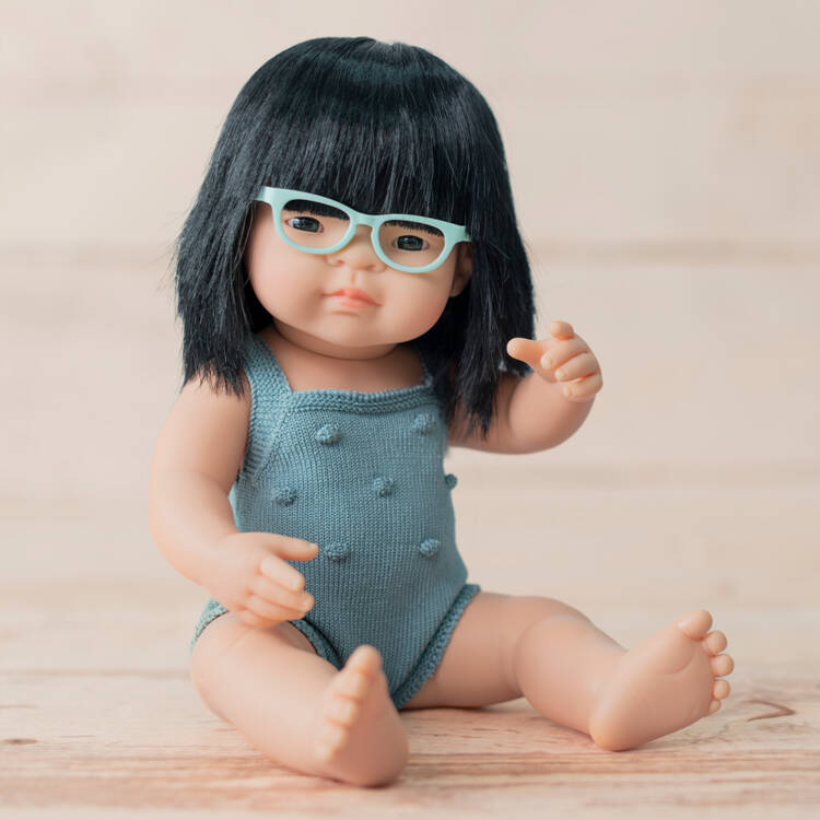 Panenka holčička Colourful Edition Doll – Asiatka s brýlemi 38 cm