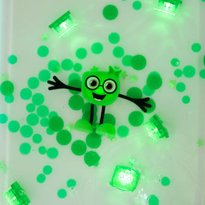 Badefigur Pippa – Set mit zwei Sensorikwürfeln, die im Wasser leuchten - Tublu.de