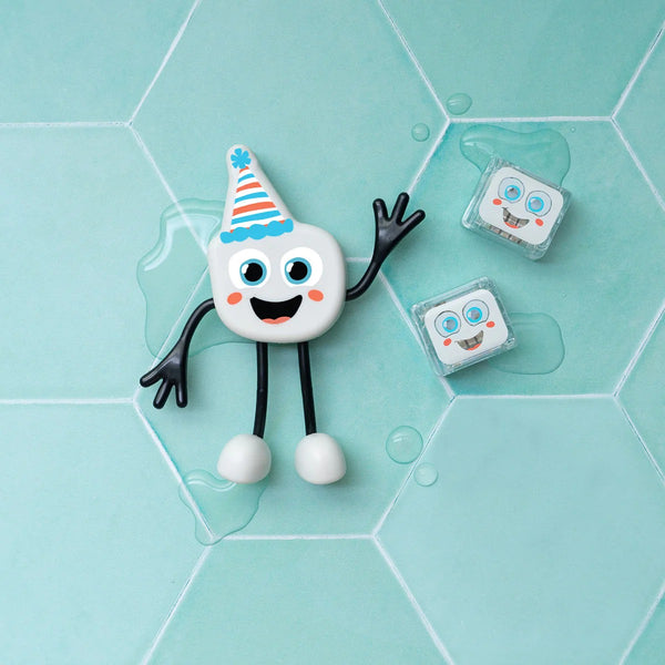 Badefigur Party Pal – Set mit zwei im Wasser leuchtenden Sensorikwürfeln - Tublu.de