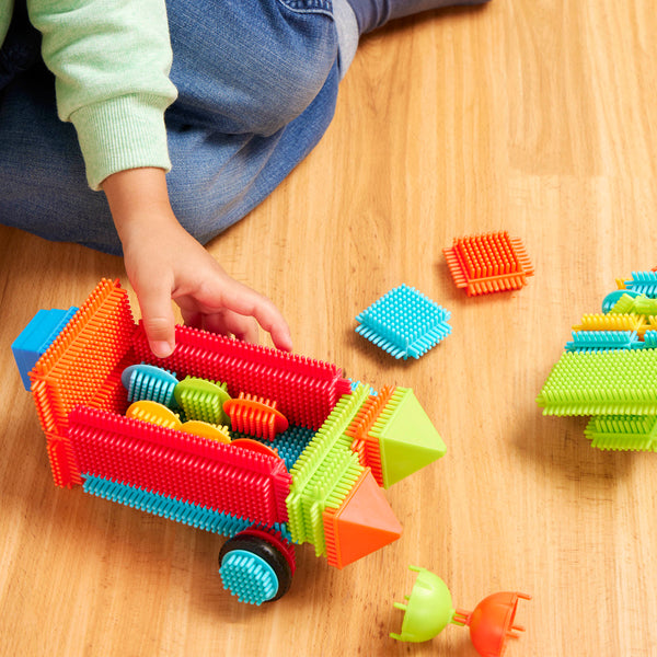 Bristle Blocks ježaté kostky – Builder Bucket 50 dílků