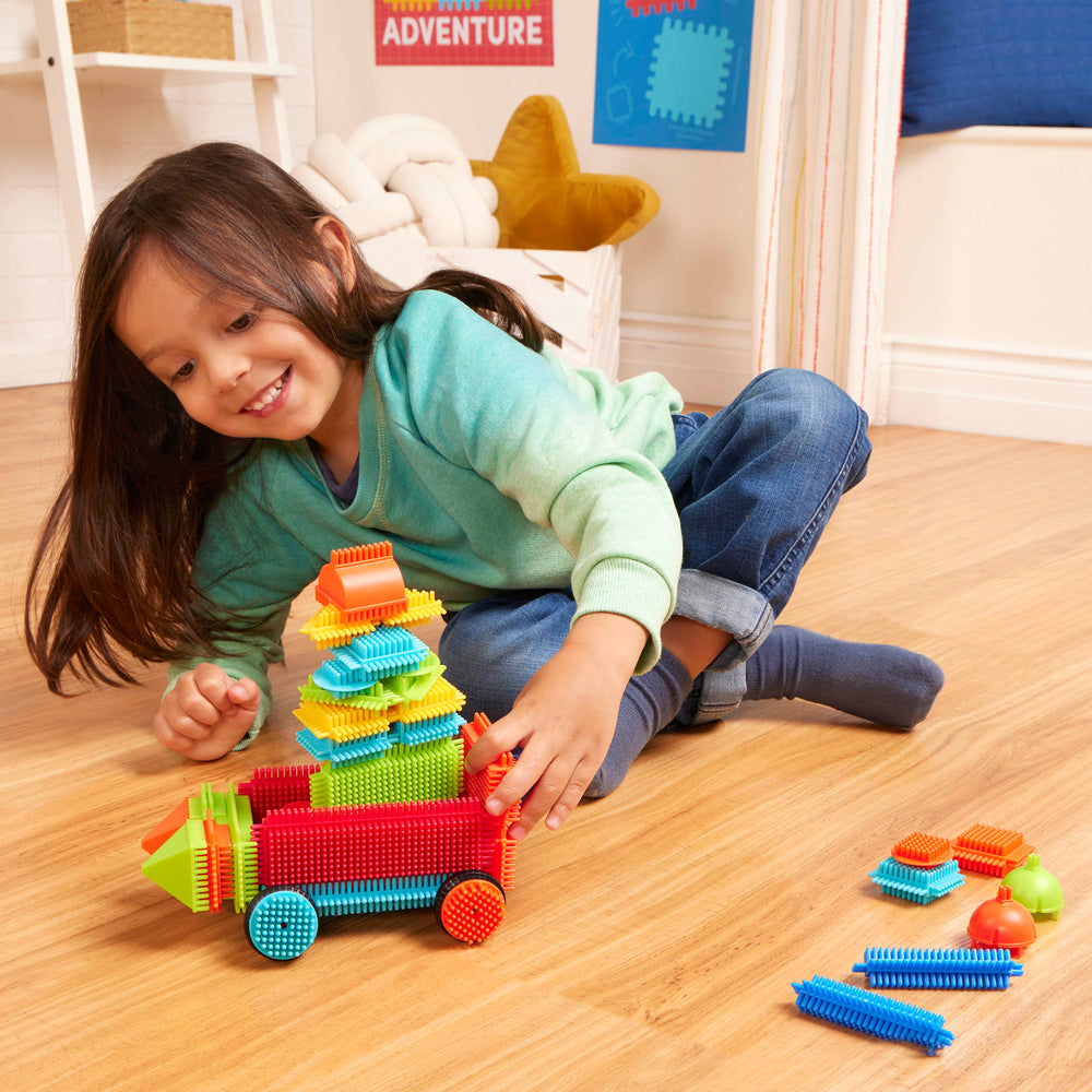Bristle Blocks ježaté kostky – Builder Bucket 50 dílků