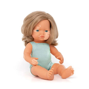 Panenka holčička Colourful Edition Doll – Evropanka tmavovlasá s albinismem 38 cm