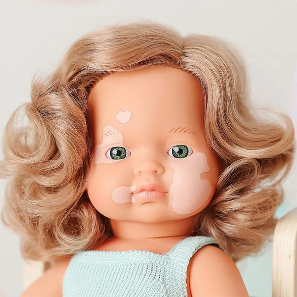 Panenka holčička Colourful Edition Doll – Evropanka tmavovlasá s albinismem 38 cm