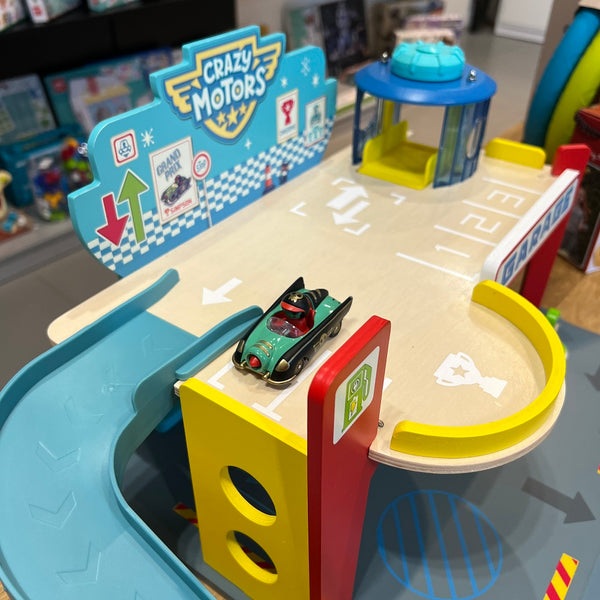 Dřevěná garáž – Crazy Motors