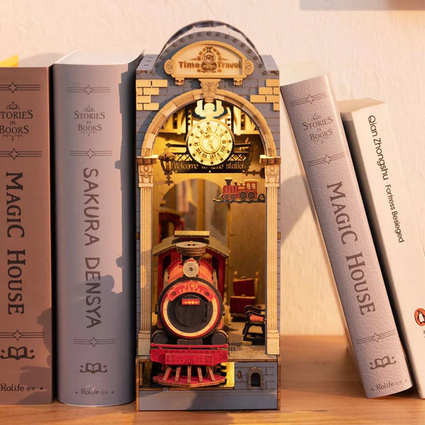 Dřevěná stavebnice s LED Book Nook Cesta časem