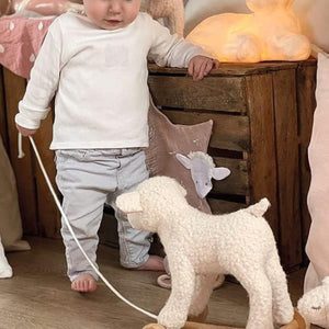 Mary das Wollschaf Kuscheltier zum Ziehen - Tublu.de