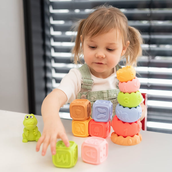 Sada senzorických kostek Montessori 13 dílů s pyramidou a zvířátky
