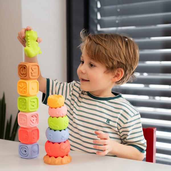 Sada senzorických kostek Montessori 13 dílů s pyramidou a zvířátky