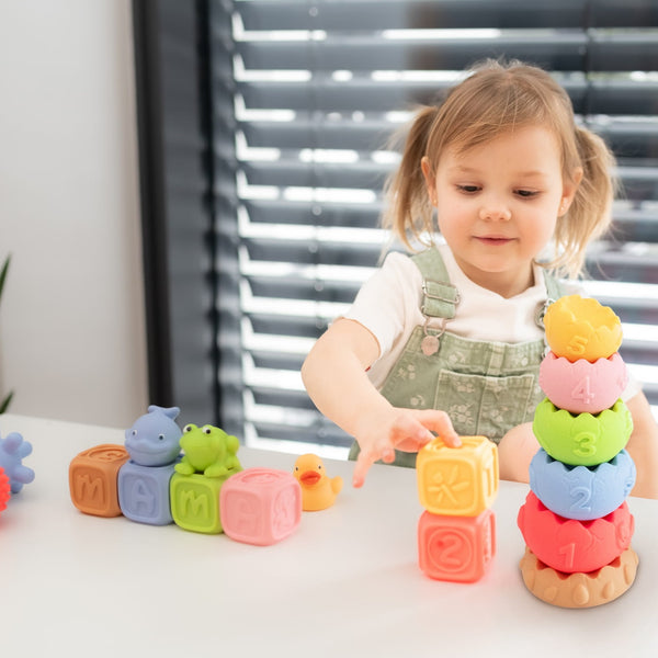 Sada senzorických kostek Montessori 18 dílů s pyramidou, míčky a zvířátky