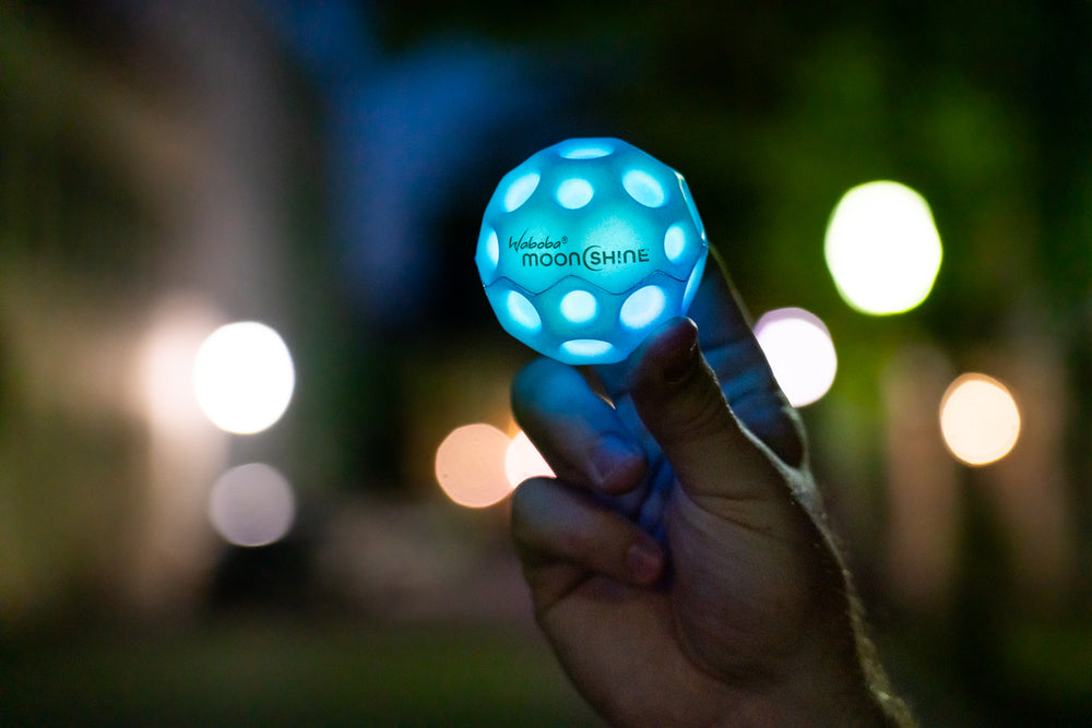 Svítící míček Moonshine Ball – modrý
