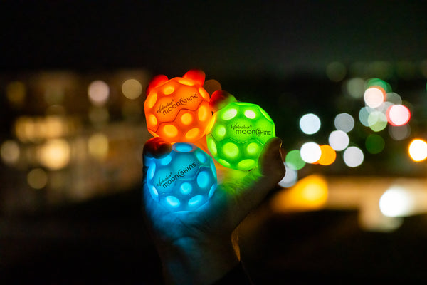Svítící míček Moonshine Ball – modrý