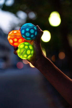 Svítící míček Moonshine Ball – modrý