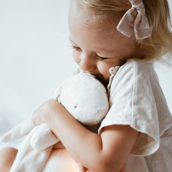 Šumící králíček s lampičkou Basic 2.0 – Cream