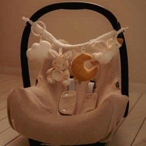 Interaktivní závěsná hračka na kočárek a autosedačku – Newborn Naturals