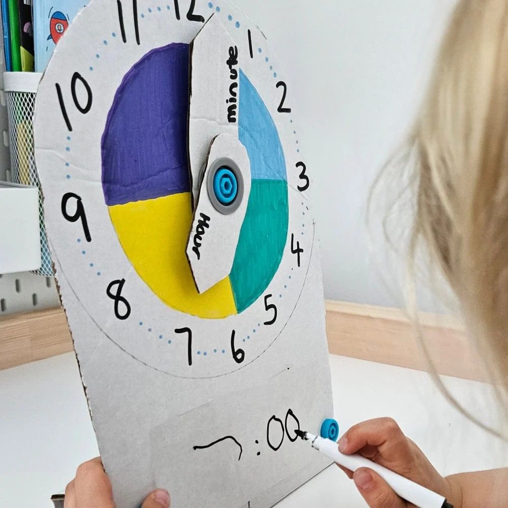 Holiday Bundle – DIY sada nářadí z kartonu se 149 díly pro kreativní stavby