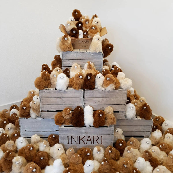 Plyšový maskot Inkari Naturals – Caramel 23 cm