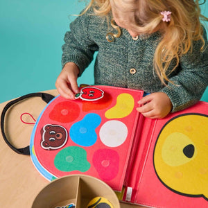 Měkká Montessori aktivní knížka – Tvary a barvy