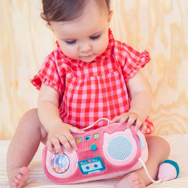 Plyšová hračka se zvuky – rádio kočička Jeanne (od 9 měsíců)