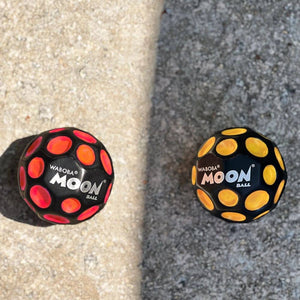 Míček, který na slunci mění barvu – UV Moon Ball