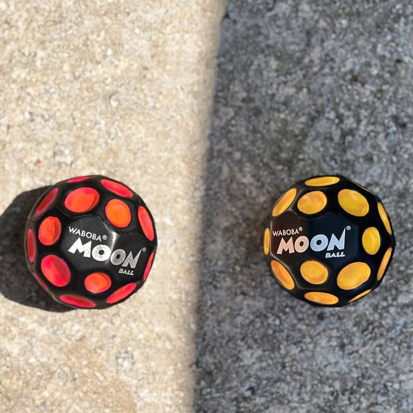 Míček, který na slunci mění barvu – UV Moon Ball