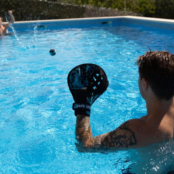 Sada pro vodní baseball Pro Catch – Rukavice a míček do bazénu a k moři