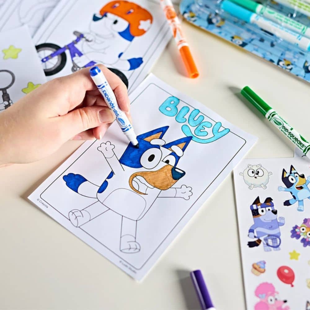 Sada omalovánek s fixami a samolepkami – Bluey (47 dílů)