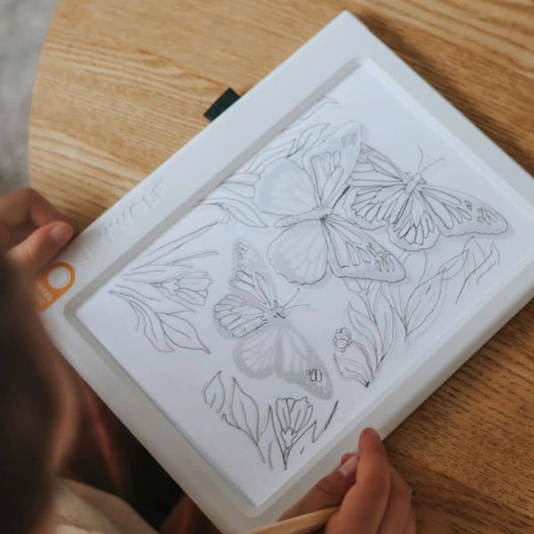 Svítící tablet na kreslení tužkou - 30 šablon - zvířata