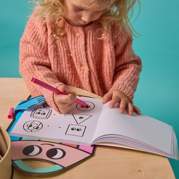 Montessori omalovánka s nálepkami – postavičky a tvary