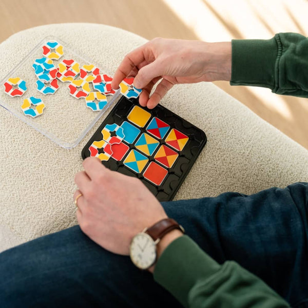 Logická hra od Smart Games – Atomové hádanky (PL)