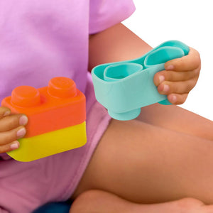 Měkké senzorické kostky s vagónky B. Toys – Buildin' Squishies