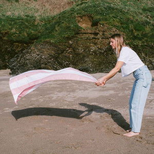 Rychleschnoucí ručník - SoftFibre Recycled, Pink Stripe (150 × 90 cm)