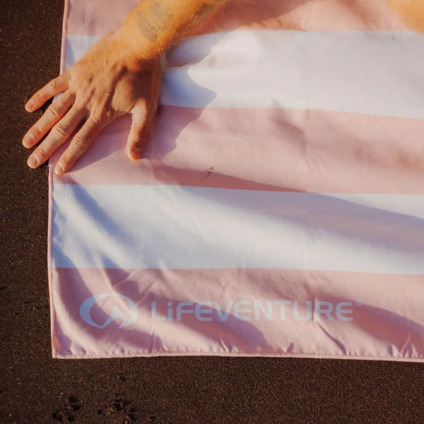 Rychleschnoucí ručník - SoftFibre Recycled, Pink Stripe (150 × 90 cm)